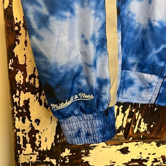 NWT women’s Mitchell & Ness Warriors Hardwood Classics hooded reflective jacket - Picture 3 of 12